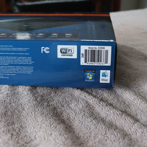 Cisco Linksys E2500 Advanced Dual-Band N600 Router - Picture 2 of 8